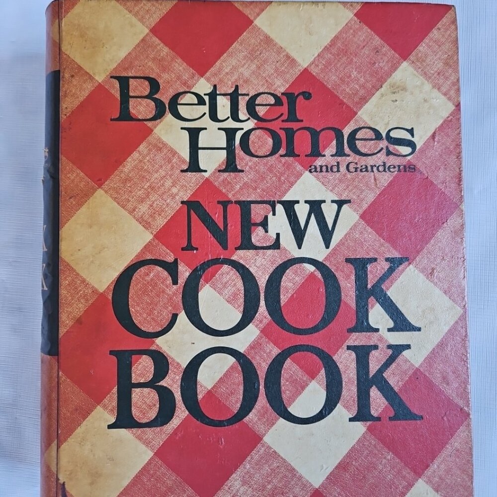 Better Homes Gardens New Cook Book Vintage Ring Bound 1971 Printing Displayed